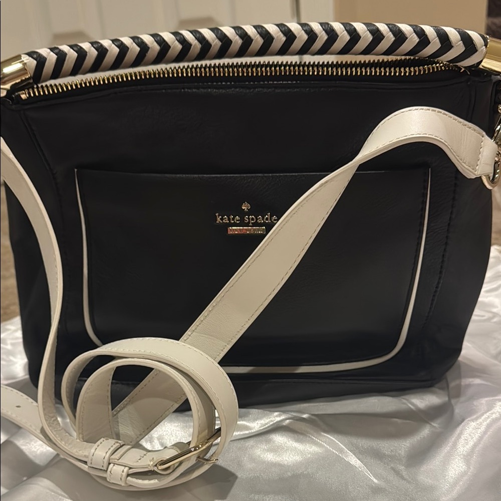 Kate Spade Black and White Crossbody or Hand Bag. Never used! - Picture 2 of 9